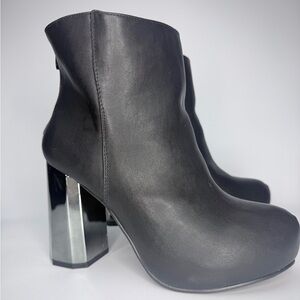 Torrid Women’s Size 10W Black Ankle Booties Wide Metallic Block Heel Side Zip